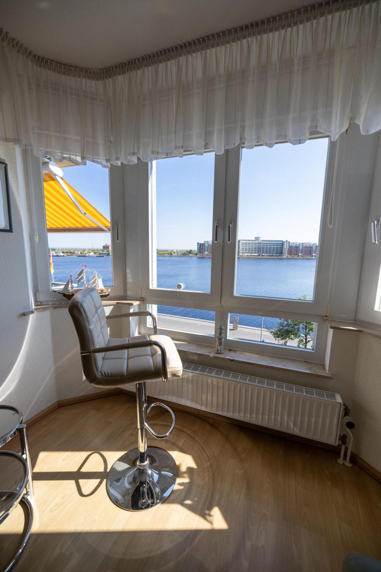 Gemuetliche Ferienwohnung Mit Meerblick Direkt Am Hafen Wilhelmshaven Exterior photo